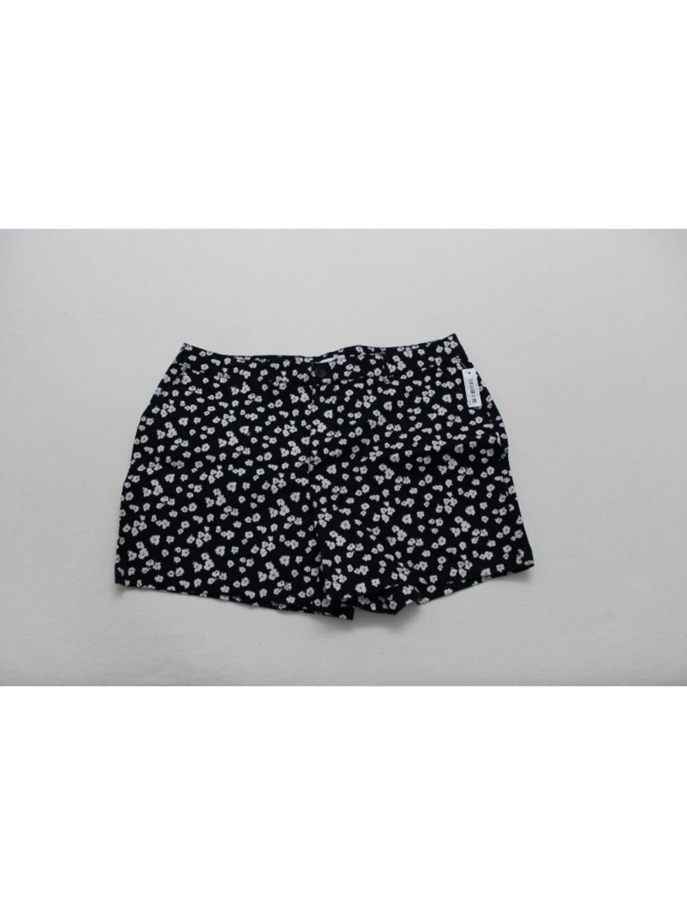 Amazon Essentials Shorts Black Floral Women Sz 18 Black White Flowers